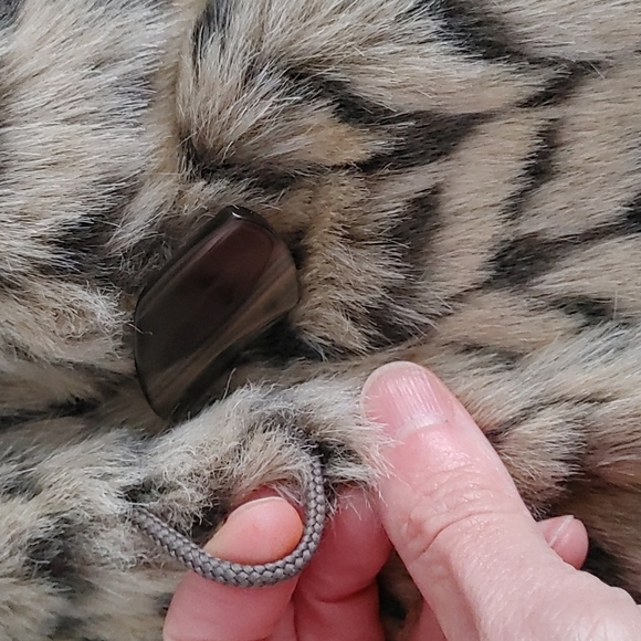 Vintage Hooded Faux Fur Coat with pockets size medium - Picture 9 of 12